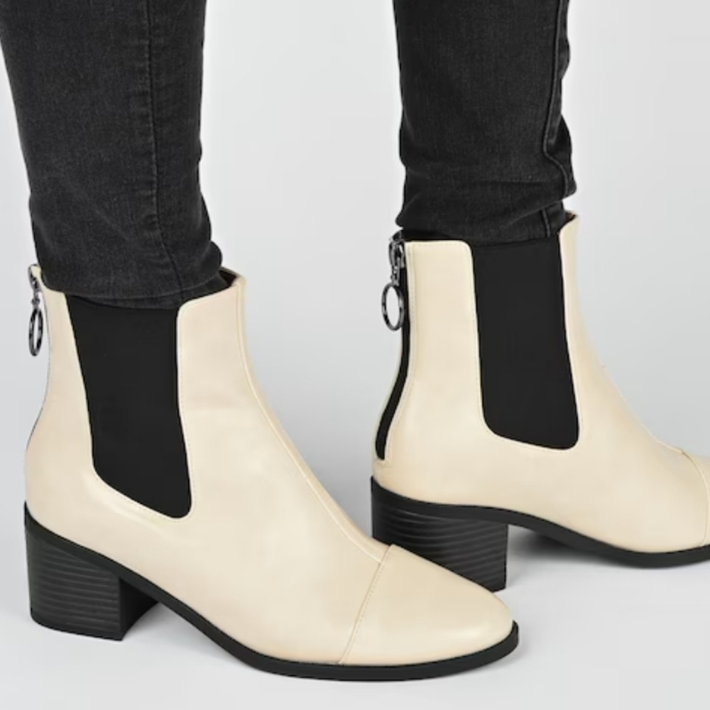 Journee Collection Nigella Chelsea bootie in cream size 11- NWOT